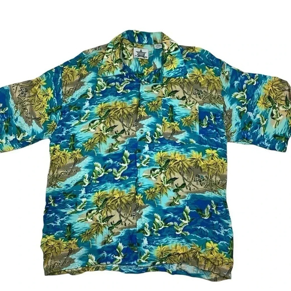 American Vintage Other - Vintage floral Hawaiian rayon short sleeve button front shirt